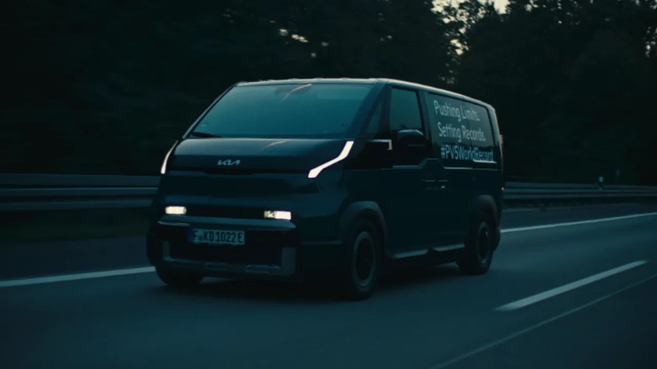 Kia PV5 Cargo, Elektrikli Araçlar İçin Yüksek Taşıma Kapasiteli Şarj Mesafesi Rekorunu Kırdı
